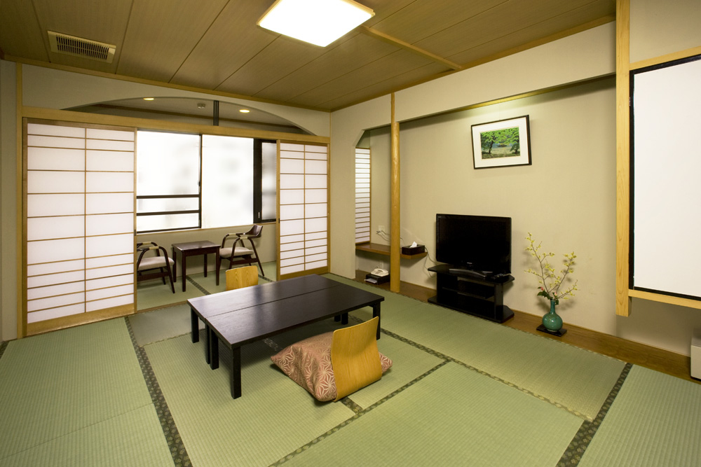 Japanese style room with no meal (bath and toilet in the room)